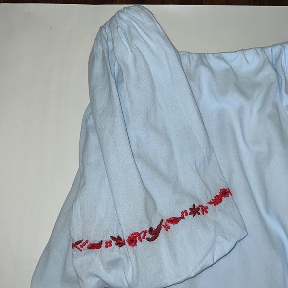 Zara Trafaluc Off The Shoulder Blue Blouse Red Floral Embroidery Size M Boho - Picture 6 of 6
